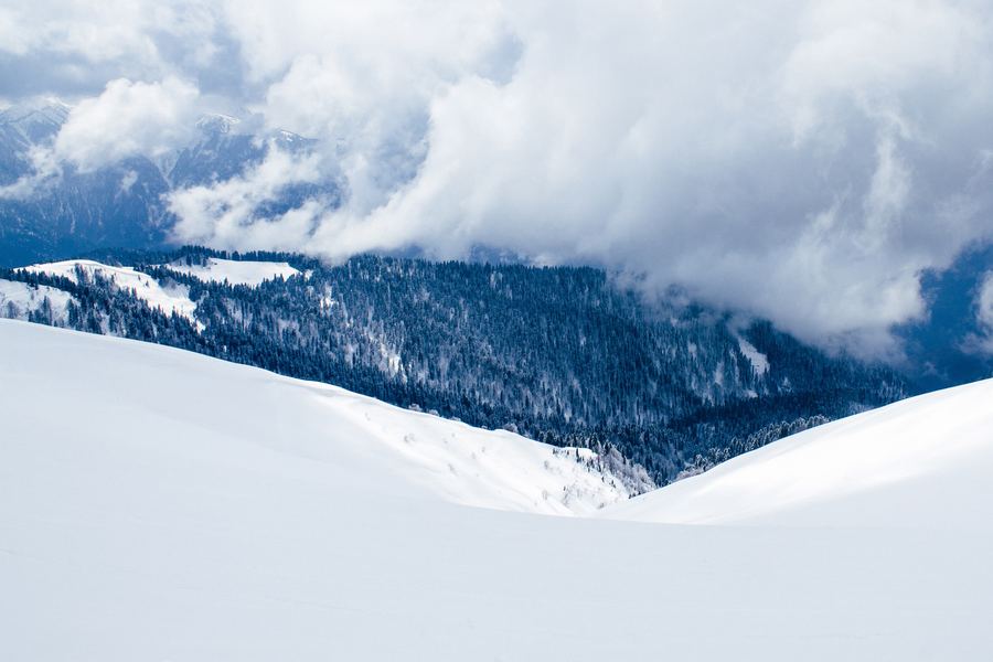 Бормио - горнолыжный курорт на границе Италии и Австрии, известный своими современными маршрутами различной сложности и с трассами для беговых лыж   Валь ди Фьемме - идеальное место для зимы в Доломитовых Альпах - 150 км горнолыжных склонов и около 50 подъемников,   Мадонна ди Кампильо - горнолыжный центр, расположенный на высоте 1500 метров над уровнем моря, предлагает 150 км склонов, 57 подъемников, 50000 м² снежных парков и 40 км трасс для беговых лыж